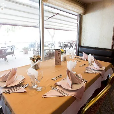 Duqqan Deluxe Hotel 3*